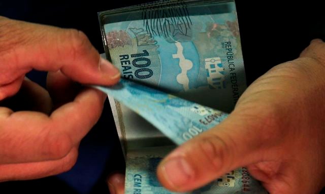 Dinheiro, Real Moeda brasileira - orçamento de 2025 crédito trabalhador