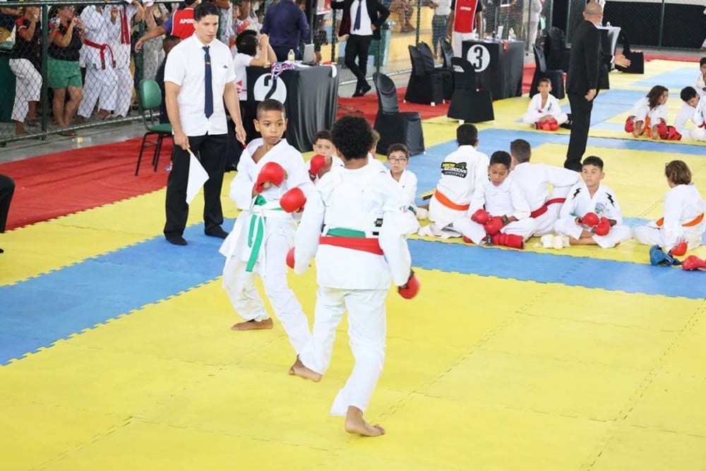 Mais de 600 atletas participam do Campeonato Baiano de Karatê em Feira de Santana