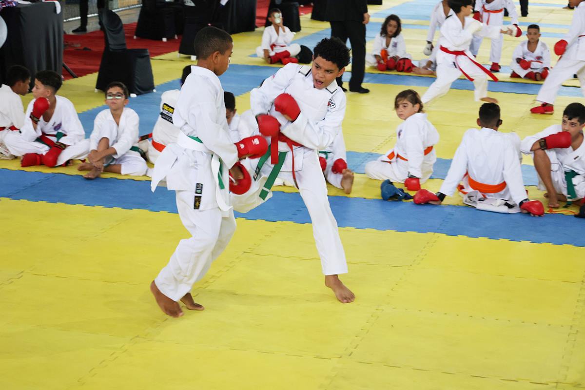 Mais de 600 atletas participam do Campeonato Baiano de Karatê em Feira de Santana