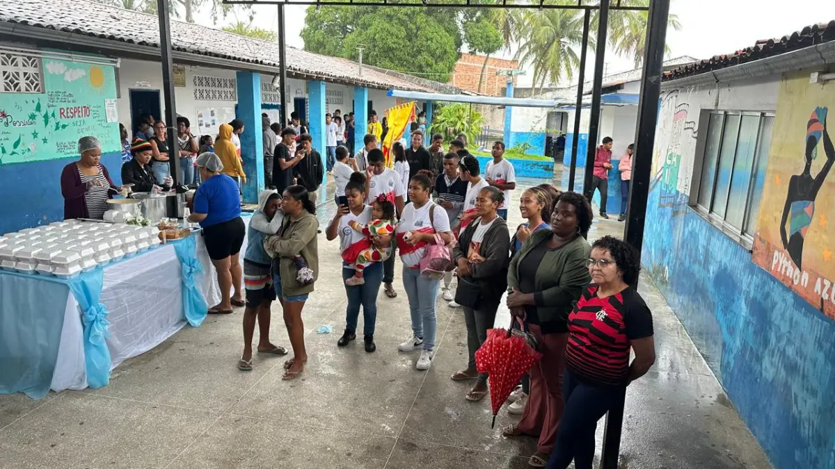 Manifestação contra fechamento do Colégio Georgina cobra nova escola em tempo integral no bairro Tomba