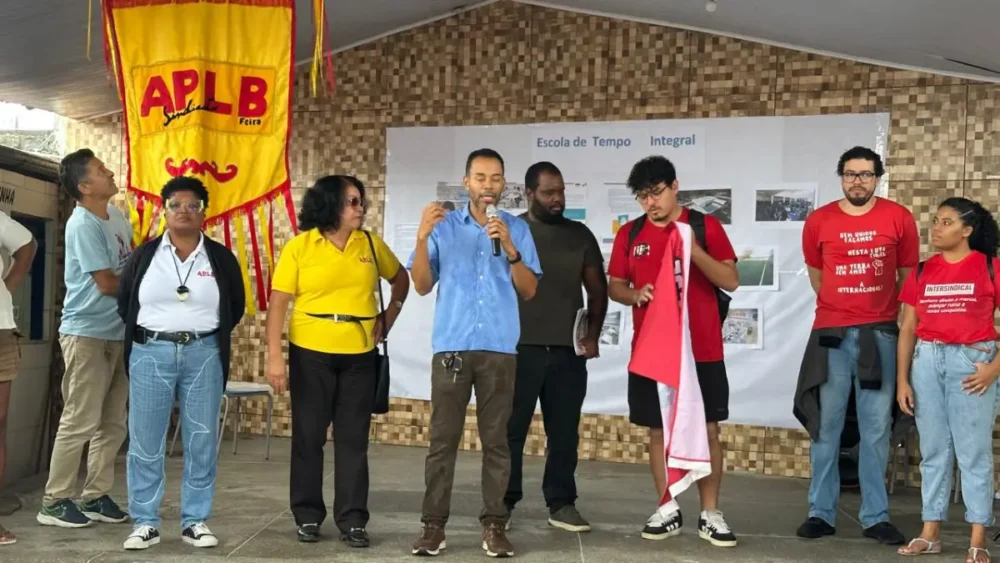 Manifestação contra fechamento do Colégio Georgina cobra nova escola em tempo integral no bairro Tomba
