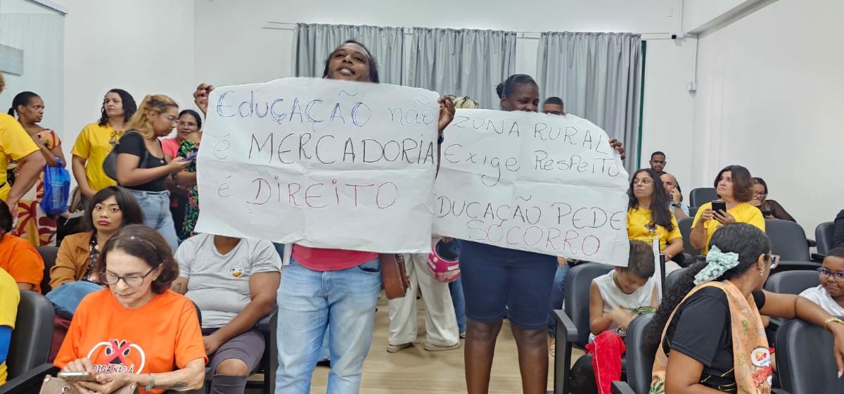 Moradores protestam contra a degradação da educação no Distrito de Maria Quitéria