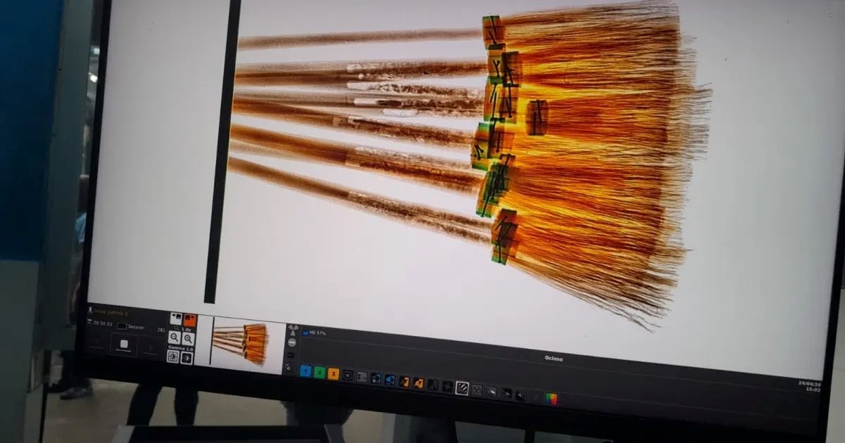 Mulher tenta entrar com drogas escondidas em cabo de vassoura no Conjunto Penal de Itabuna