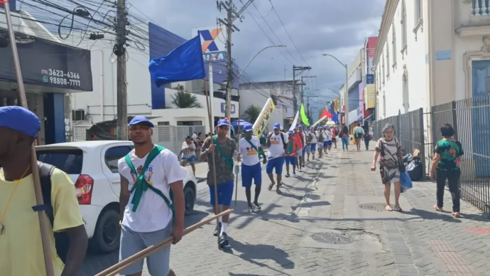 Pastor Isidório chama atenção nas ruas de Feira de Santana: “Contra as drogas e pela paz”