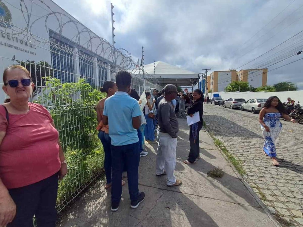 População reclama de atendimento no mutirão do Fórum da Justiça Eleitoral de Feira de Santana