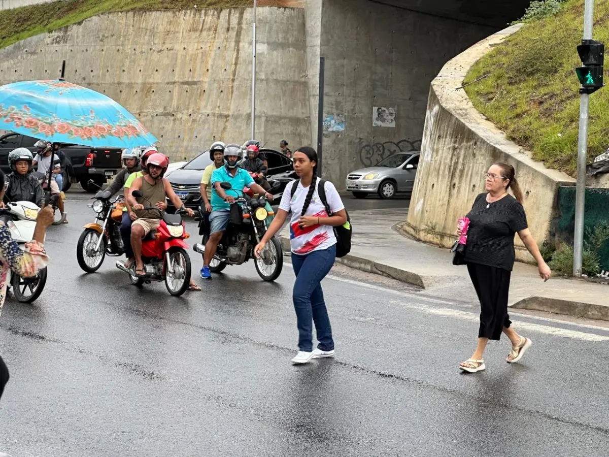 Moradores denunciam riscos diários no trânsito do bairro Sobradinho, em Feira de Santana