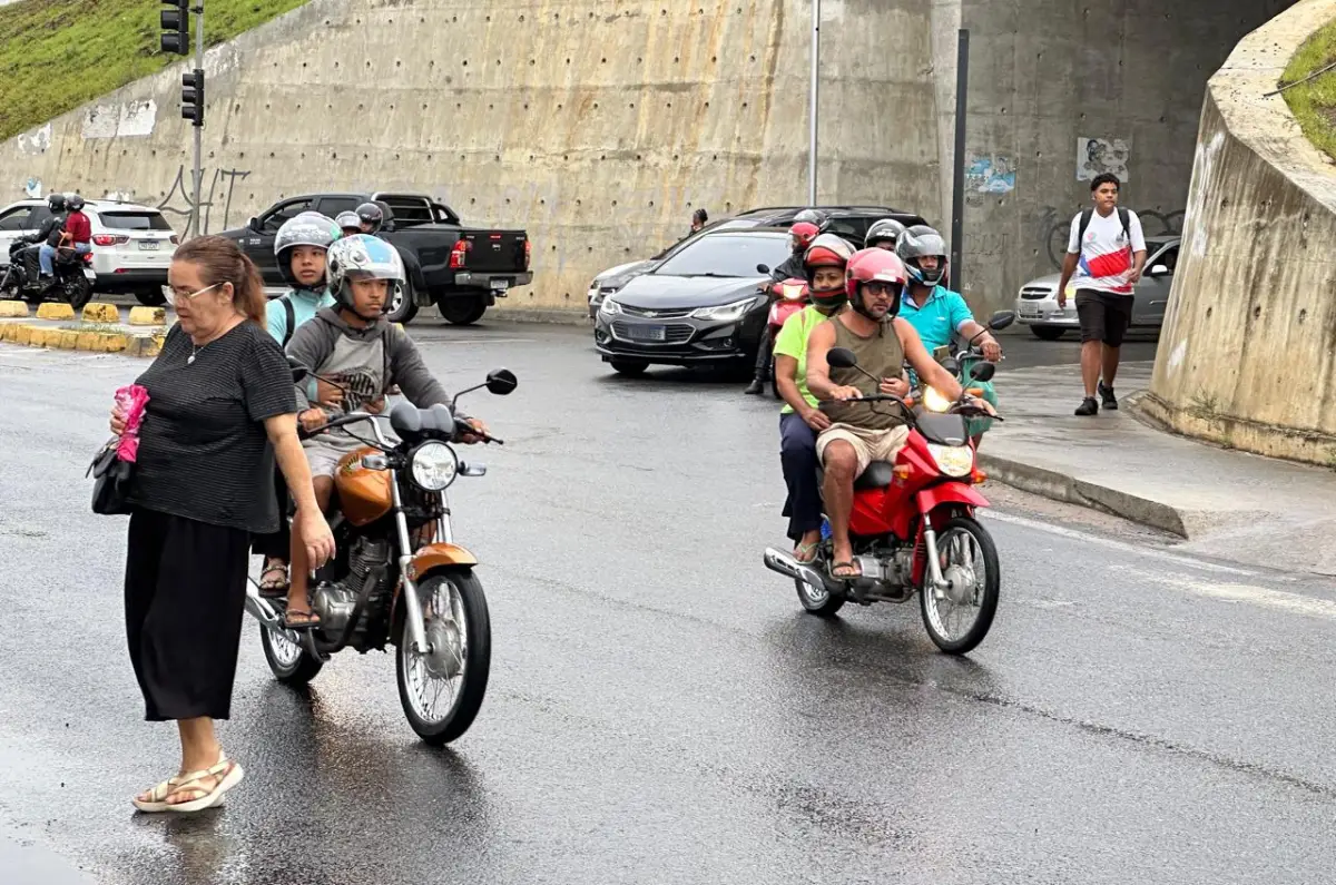 Moradores denunciam riscos diários no trânsito do bairro Sobradinho, em Feira de Santana