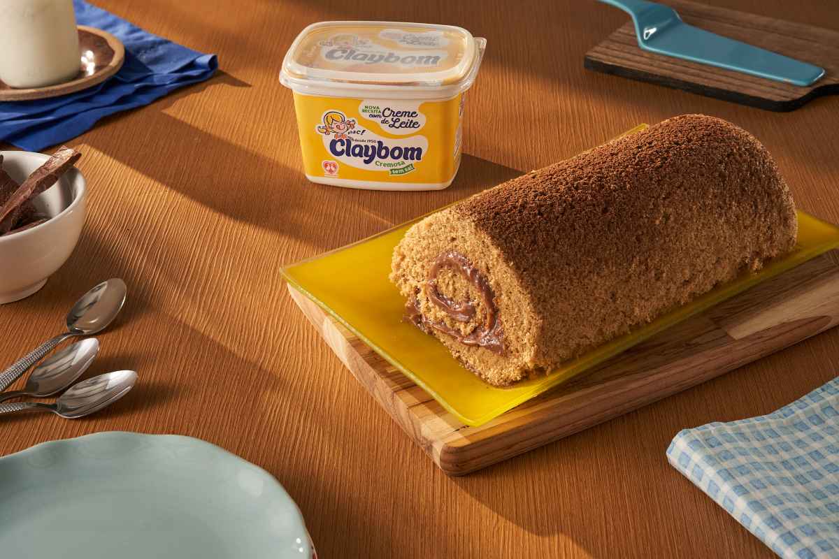 Rocambole de Café com Recheio Cremoso de Chocolate 