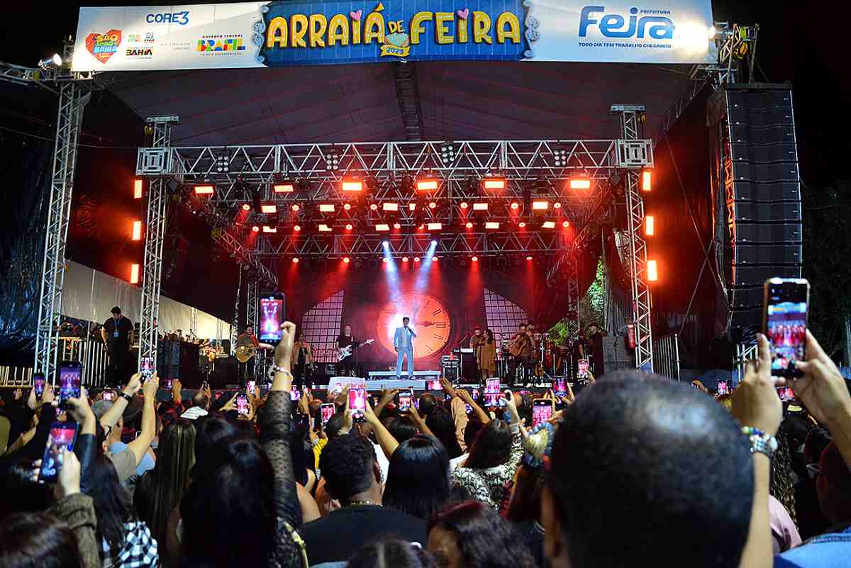 Romantismo de Daniel e Saulo ao som do forró marcam a abertura do Arraiá de Feira de Santana