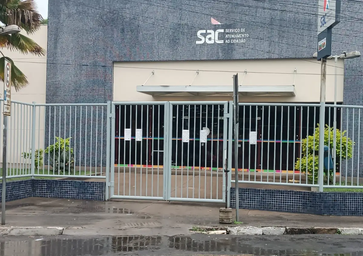 No feriadão, usuários com atendimento agendado encontram SAC fechado em Feira de Santana