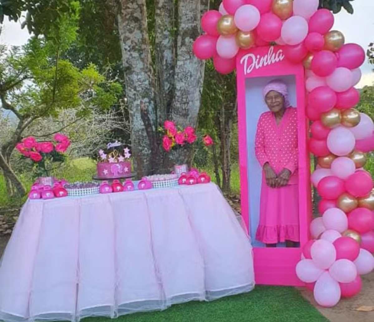 Vovó Barbie em seu aniversário de 107 anos