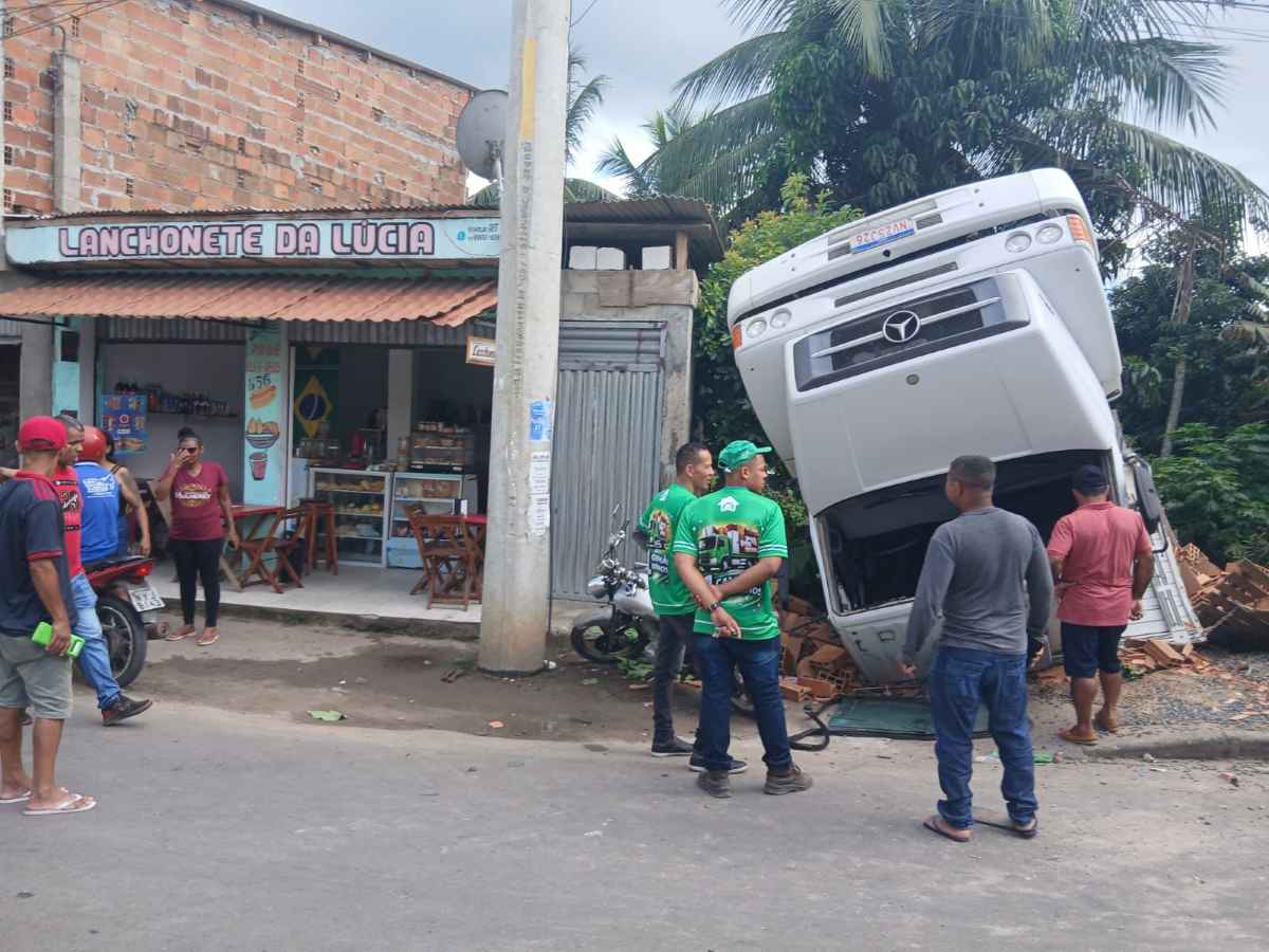 Acidente com Caminhão em Gandu
