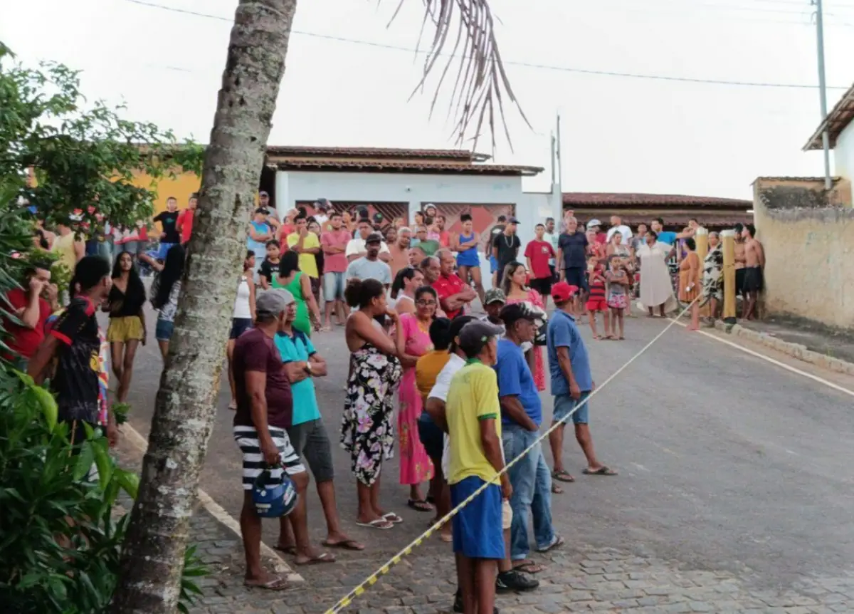 Avó e neto de 6 anos morrem após serem atropelados por carro em alta velocidade