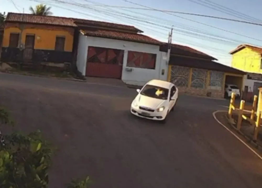 Avó e neto de 6 anos morrem após serem atropelados por carro em alta velocidade