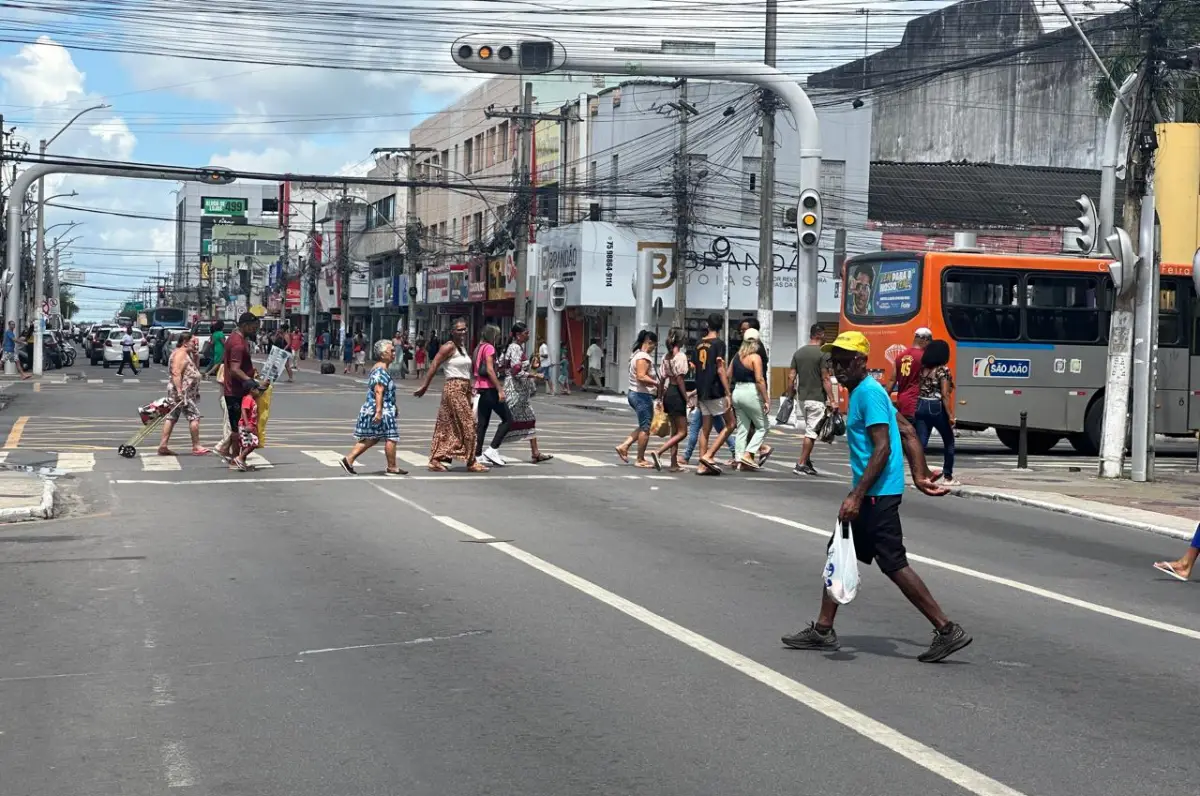 comércio de Feira de Santana registra movimentação na véspera do feriado de Tiradentes