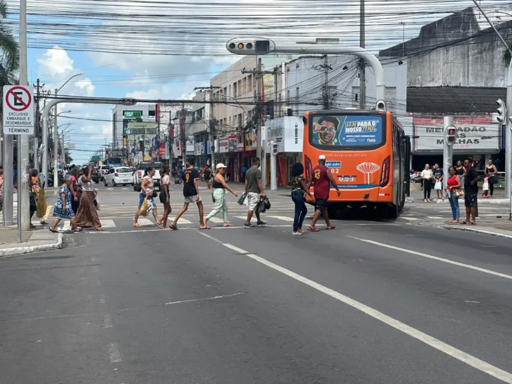 comércio de Feira de Santana registra movimentação na véspera do feriado de Tiradentes