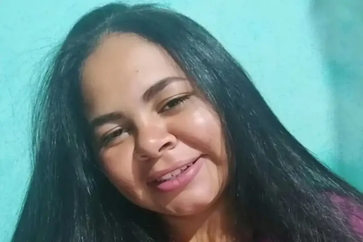 Jovem de 20 anos é morta a facadas dentro de casa