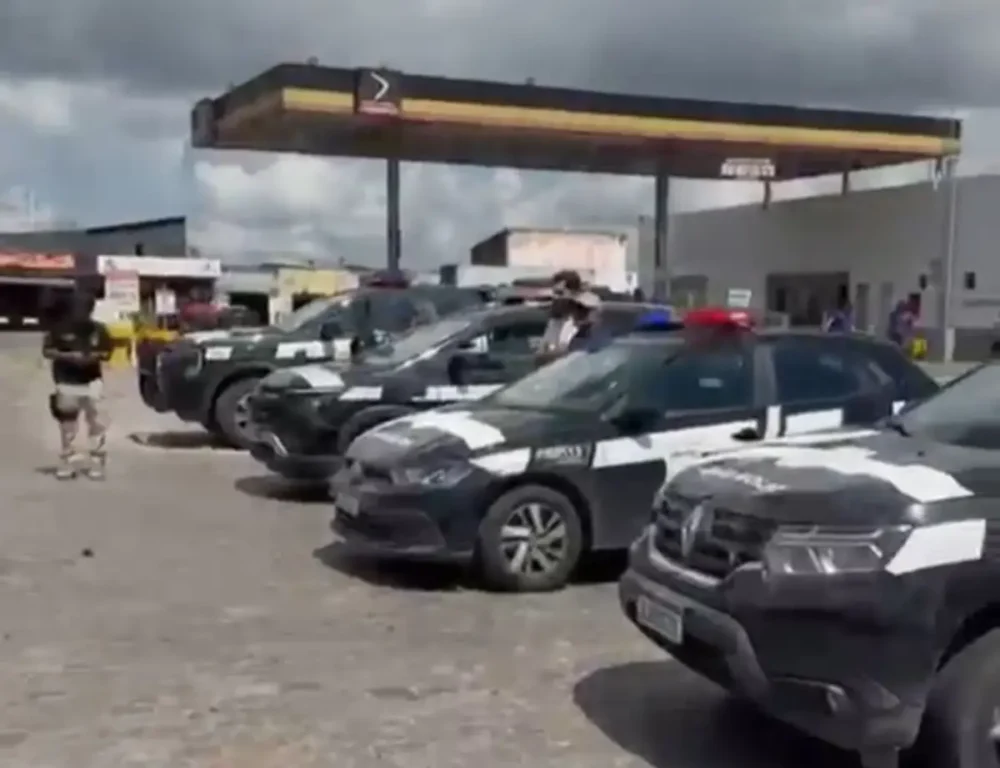 Nas ruas, policiais civis de todo estado prestam homenagem a investigador morto em Salvador