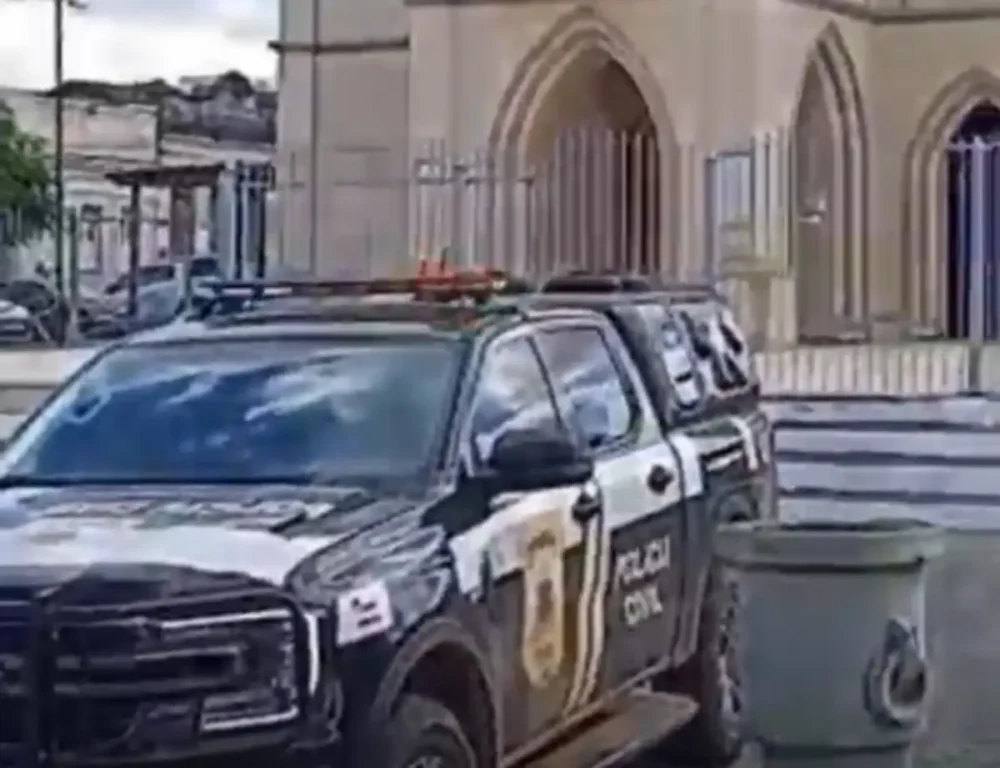 Nas ruas, policiais civis de todo estado prestam homenagem a investigador morto em Salvador