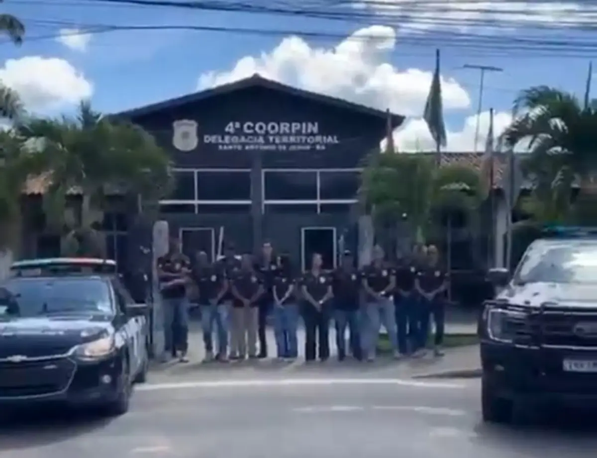 Nas ruas, policiais civis de todo estado prestam homenagem a investigador morto em Salvador