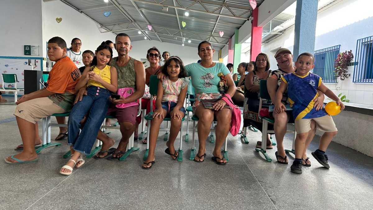 vacinação no  Colégio Municipal Adenil da Costa Falcão