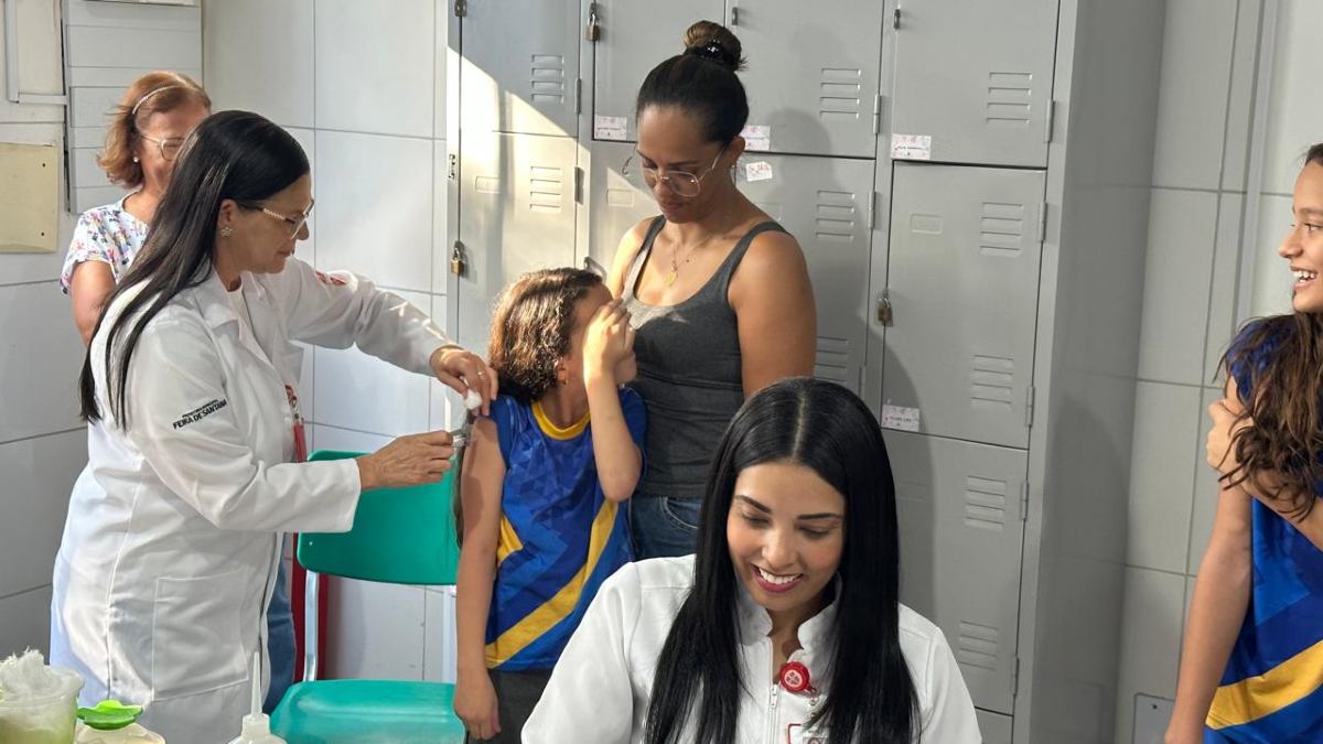 vacinação em escola municipal