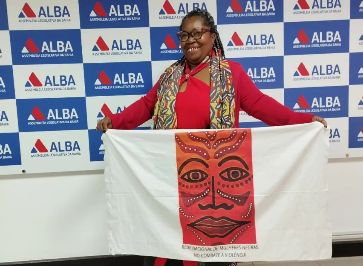 Mulheres negras ocupam a Alba e transformam celebração dos 15 anos da SPM em ato político contra o feminicídio na Bahia
