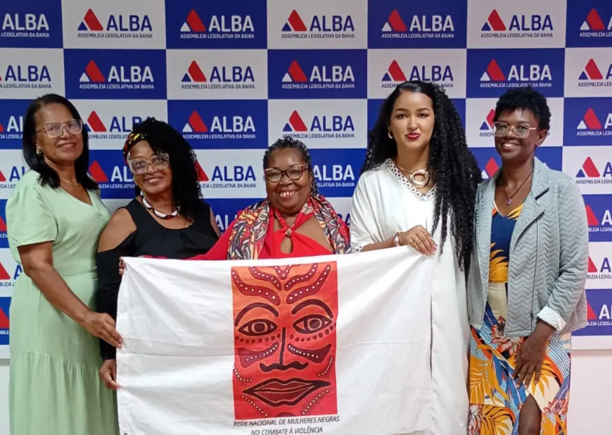 Mulheres negras ocupam a Alba e transformam celebração dos 15 anos da SPM em ato político contra o feminicídio na Bahia