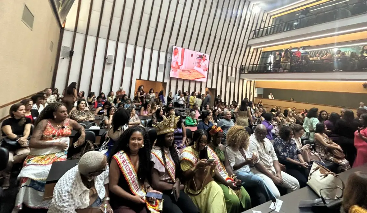 Mulheres negras ocupam a Alba e transformam celebração dos 15 anos da SPM em ato político contra o feminicídio na Bahia