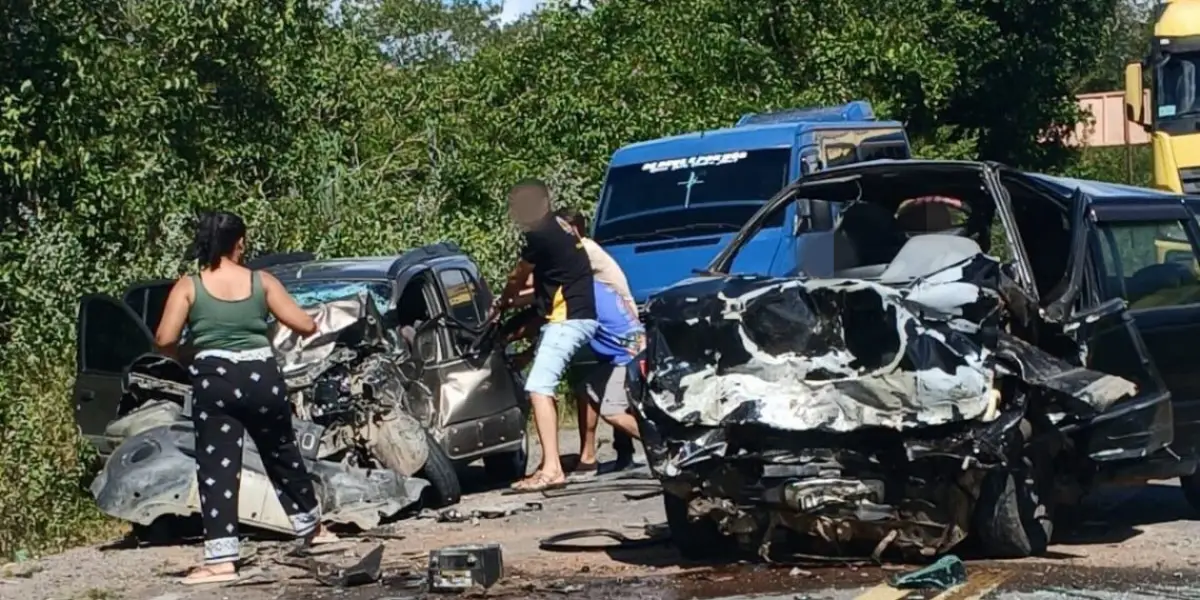 Adolescente morre após carro atingir motocicleta na BR-116