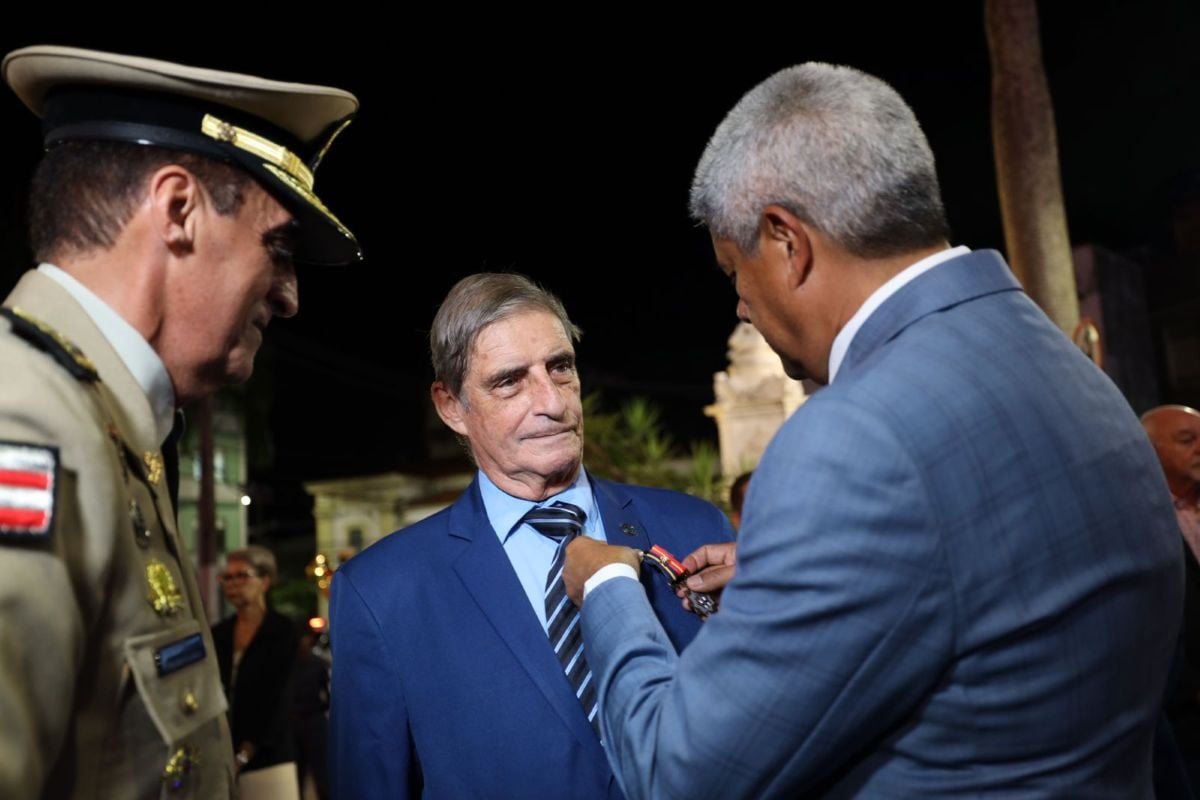 Polícia Militar da Bahia celebra 200 anos com monumento e homenagem a civis e militares em Salvador