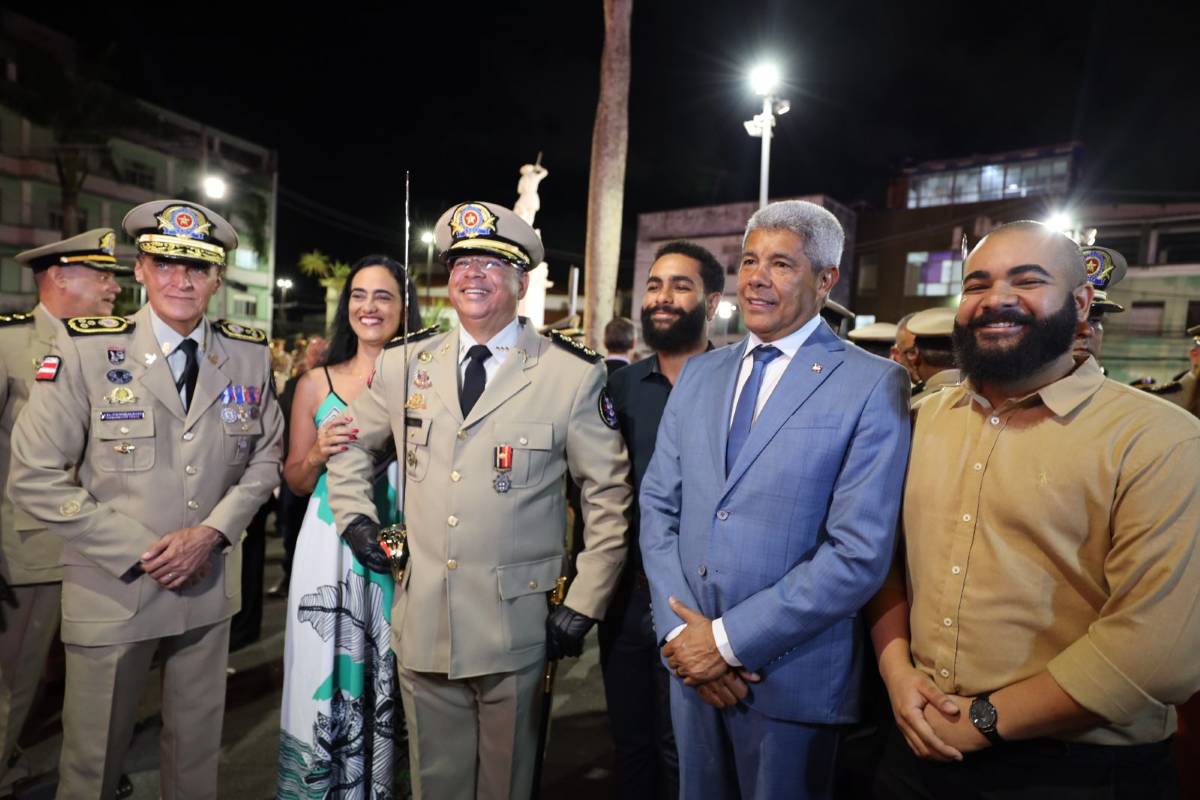 Polícia Militar da Bahia celebra 200 anos com monumento e homenagem a civis e militares em Salvador