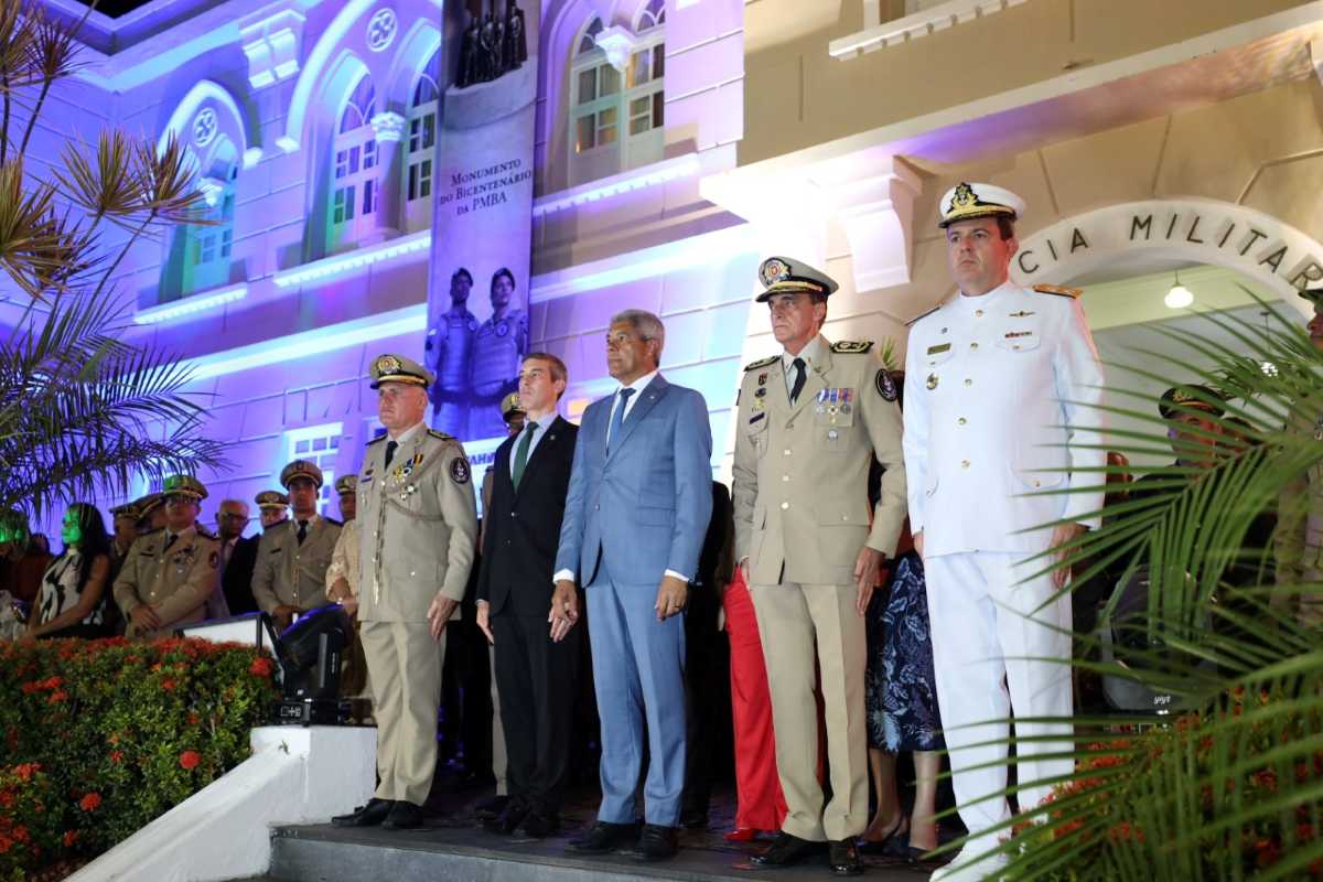 Polícia Militar da Bahia celebra 200 anos com monumento e homenagem a civis e militares em Salvador