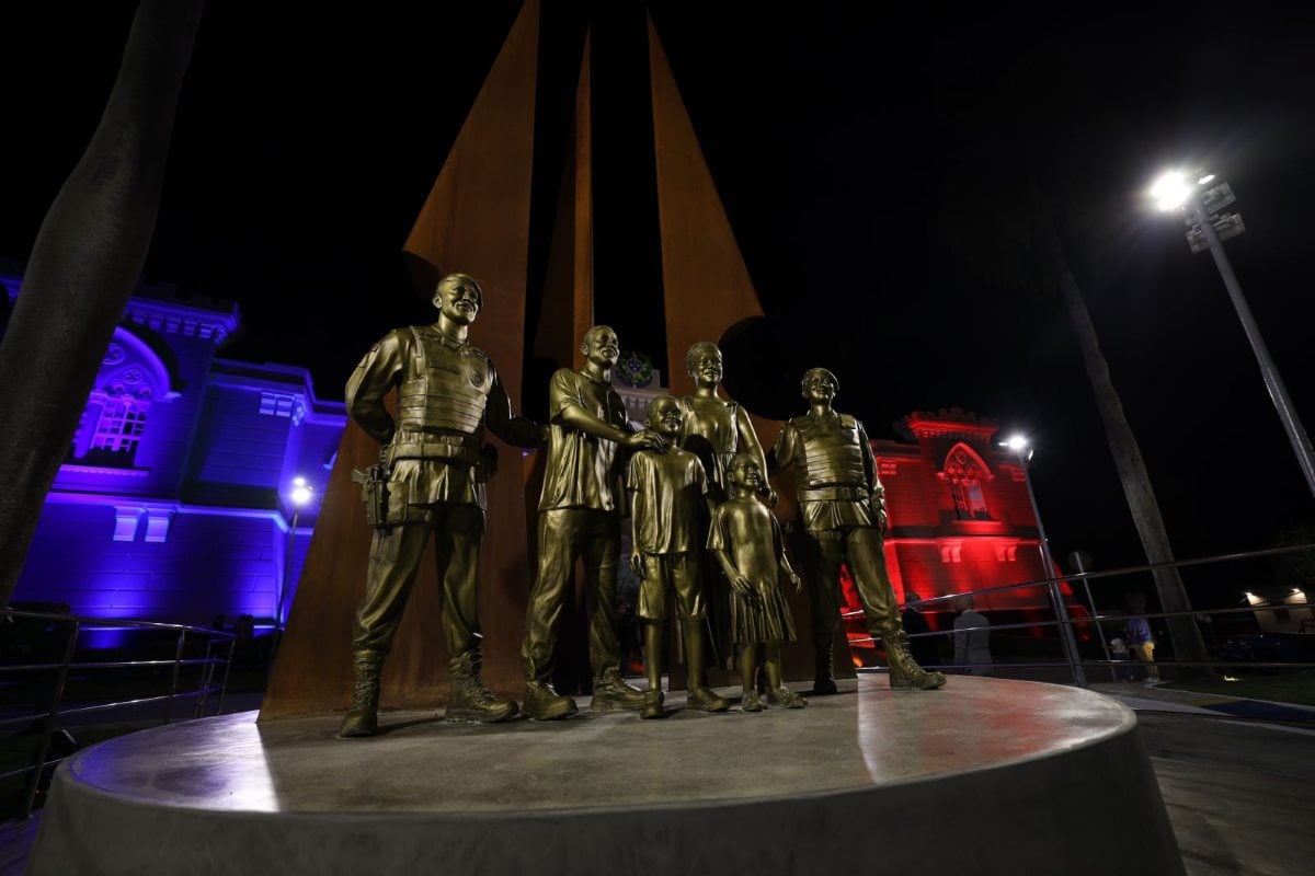 Polícia Militar da Bahia celebra 200 anos com monumento e homenagem a civis e militares em Salvador
