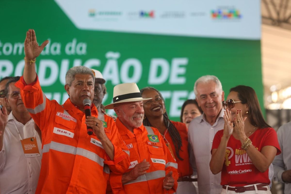 Na Bahia, Lula anuncia retomada da Petrobras para produzir 35% dos fertilizantes do país
