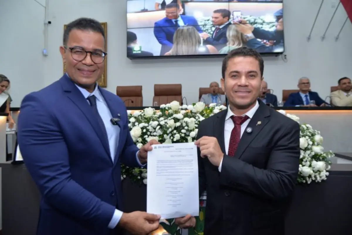 Fisioterapeuta Silva Neto recebe título de cidadão feirense em sessão solene na Câmara