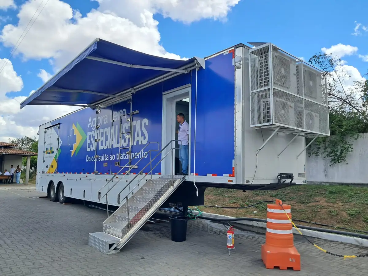 Carreta de tomografia inicia atendimentos para mais de 1,6 mil pacientes na região de Feira de Santana