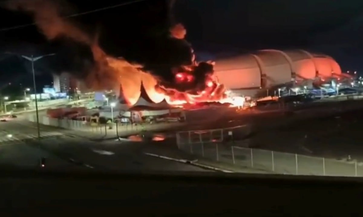 Circo do Tirullipa pega fogo