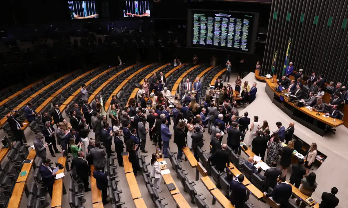 Congresso derruba veto de Lula e mantém projeto de lei da Dosimetria