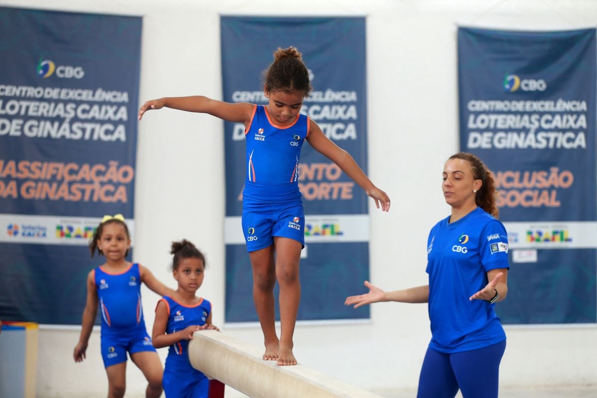 Criancas-praticando-ginastica-Foto-Joa-Souza-GOVBA.jpg
