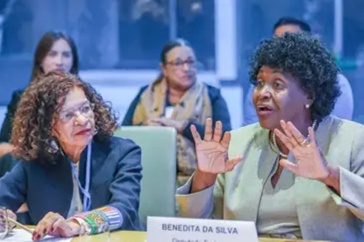 Deputada Benedita da Silva é presidente da comissão especial que analisa a PEC que propõe a criação de um fundo de reparação