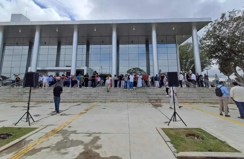 Agricultura familiar da Bahia recebe R$ 89 milhões, caminhões e reforço na merenda escolar de qualidade