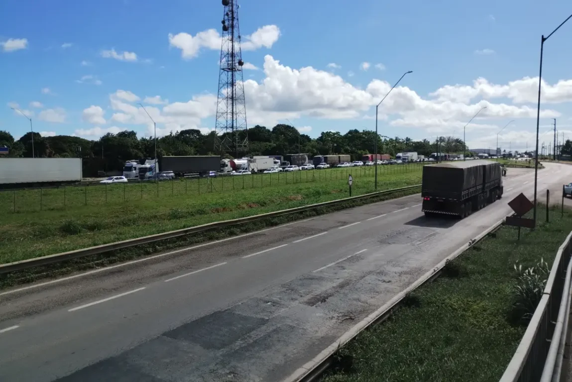 Engarrafamento na BR-324