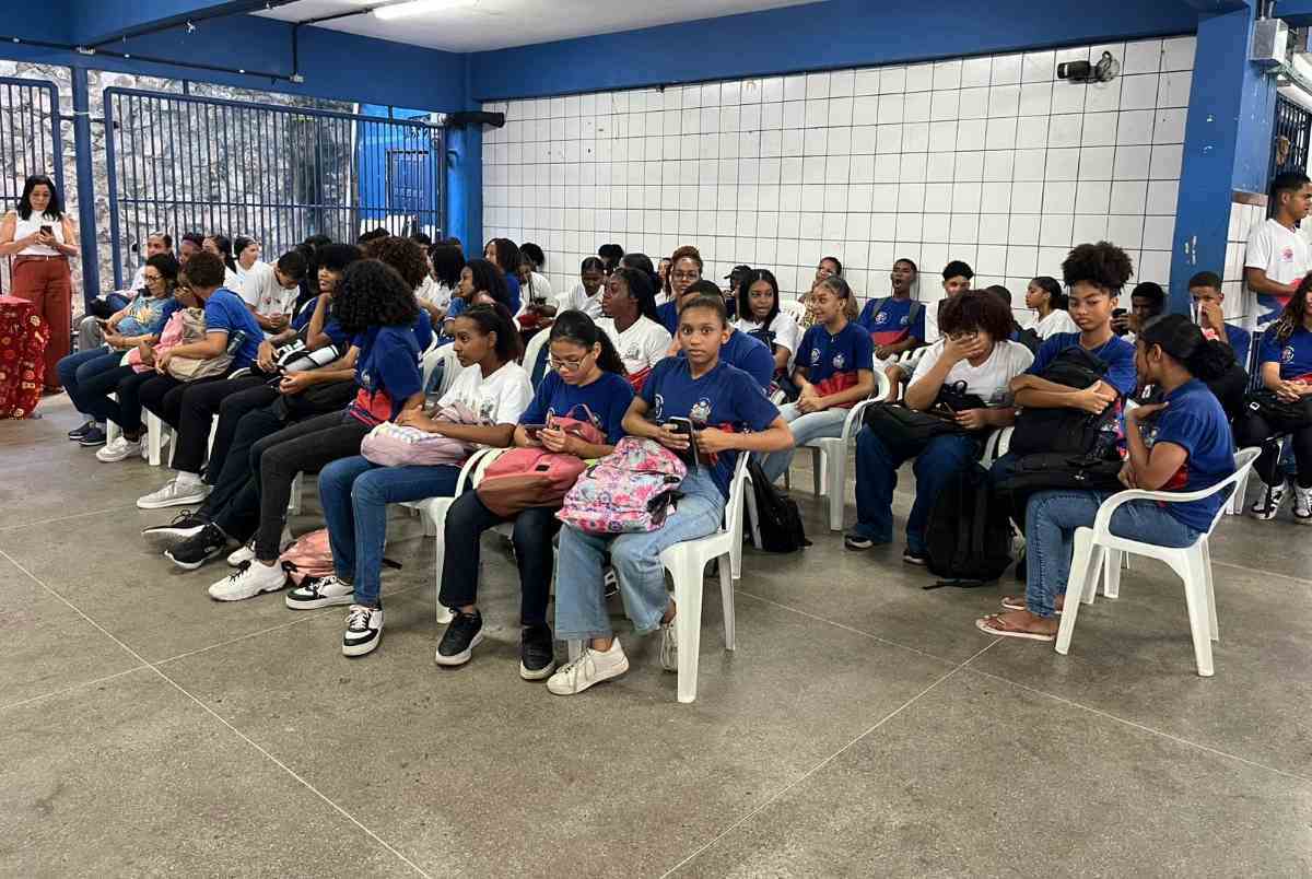 Estudantes lançam HQ sobre resistência negra e reforçam combate ao racismo nas escolas