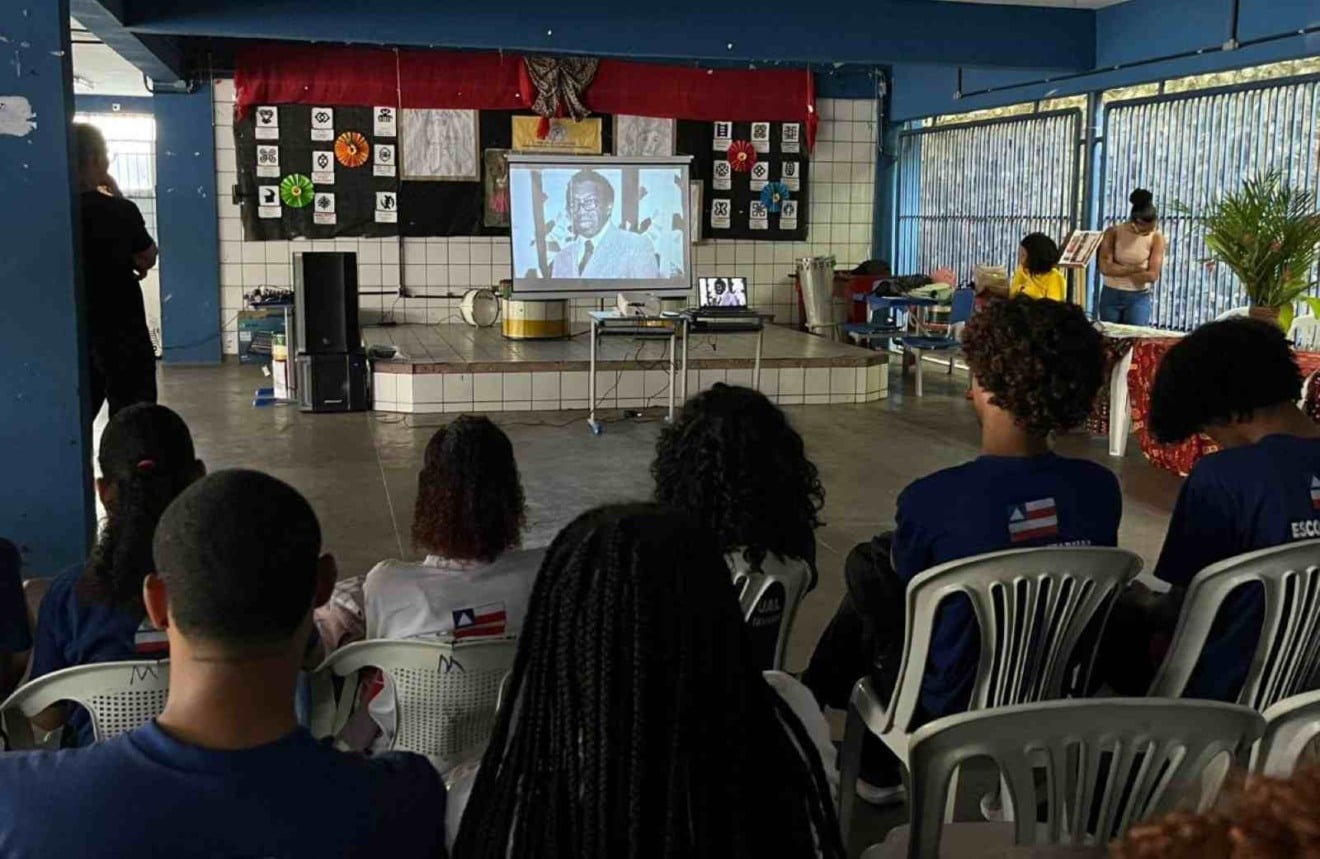 Estudantes lançam HQ sobre resistência negra e reforçam combate ao racismo nas escolas