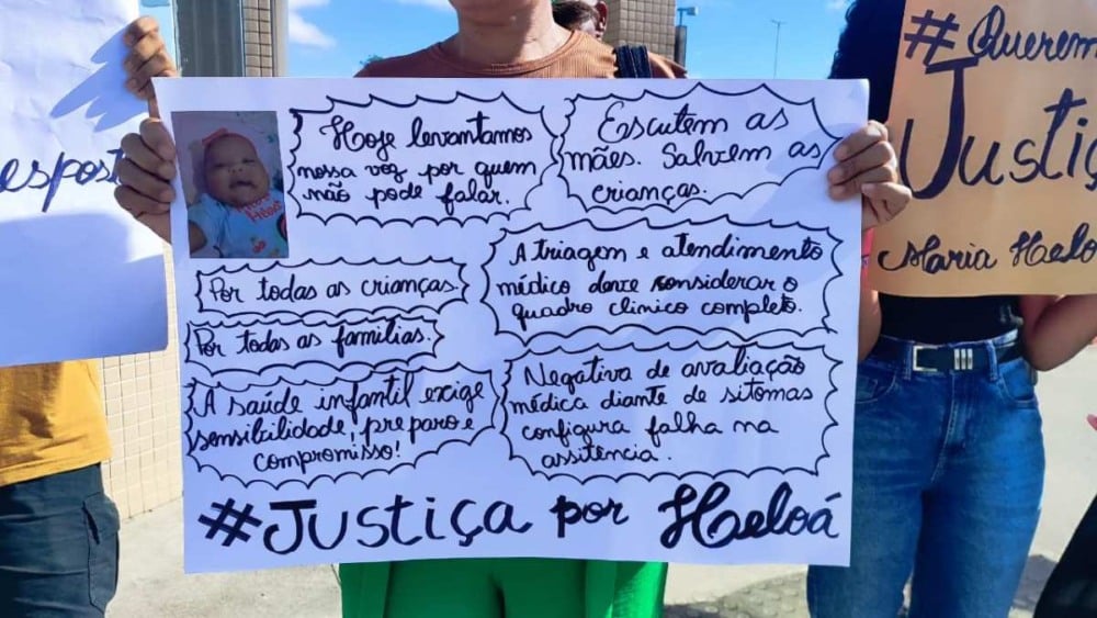 Família de bebê de três meses morta após cirurgia protesta no Hospital Estadual da Criança