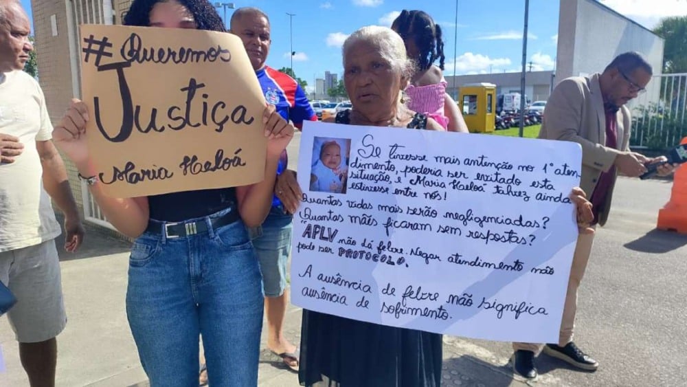 Família de bebê de três meses morta após cirurgia protesta no Hospital Estadual da Criança