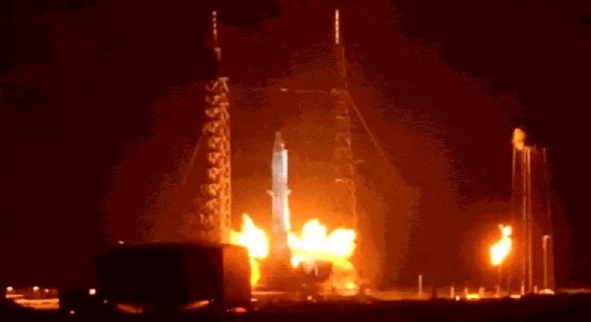 Foguete da Blue Origin explode em teste na base de lançamentos nos EUA