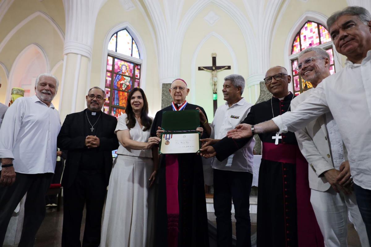 Governador entrega restauração de fachada do Santuário Senhor dos Passos em Feira de Santana