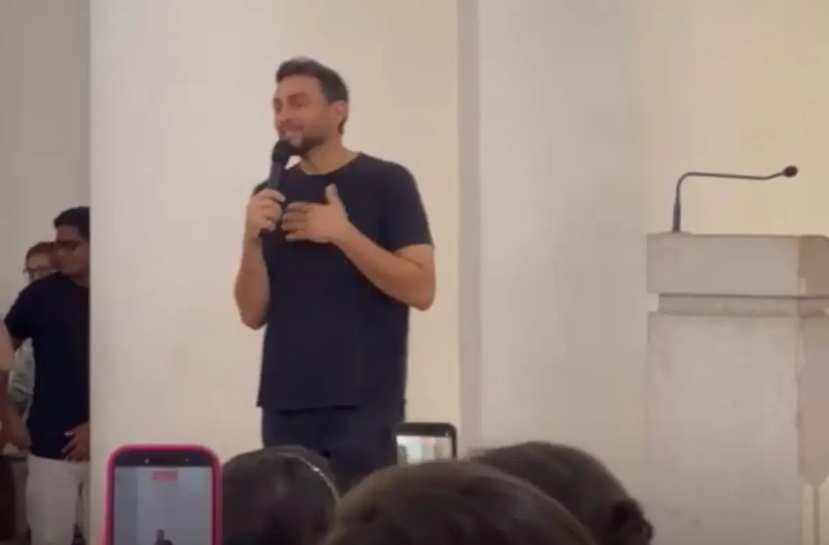 Mano Walter surpreende fiéis ao cantar durante missa na Catedral de Sant’Ana em Feira de Santana